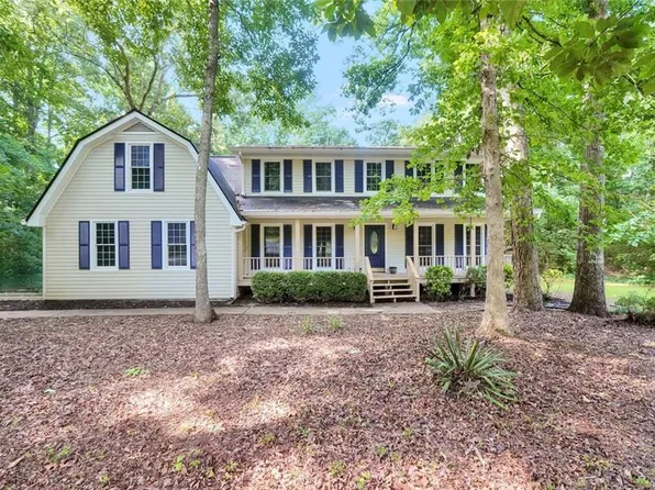 135 Pamela Ct, Fayetteville, GA 30214