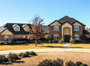 918 Cambridge Ave, Wolfforth, TX 79382