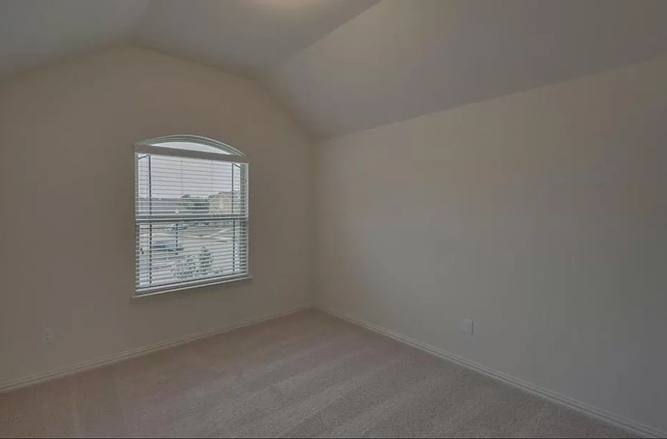 1st image of 718 Ashbury Dr