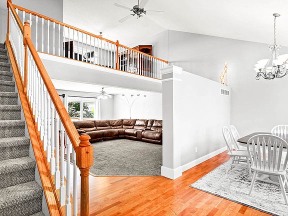 3rd image of 15 Rock Garden Ct