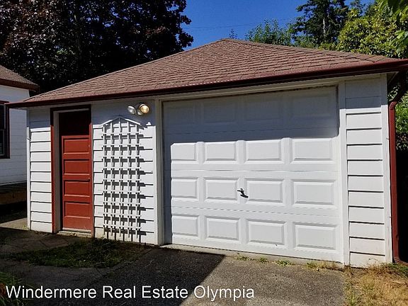 5th image of 3143 Pear St SE