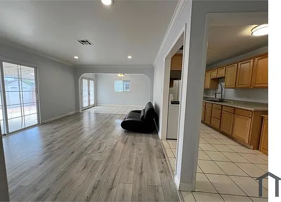 3 bed, 1374 sqft, $3,800 — Photo 2