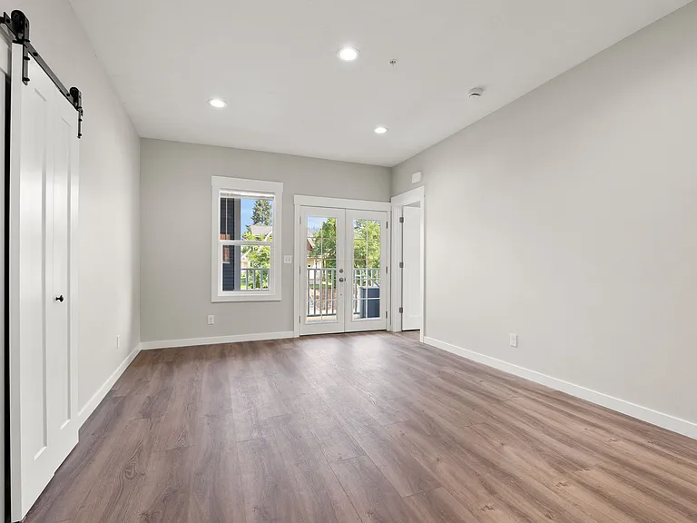 717 W Spofford Ave #201 — Photo 2
