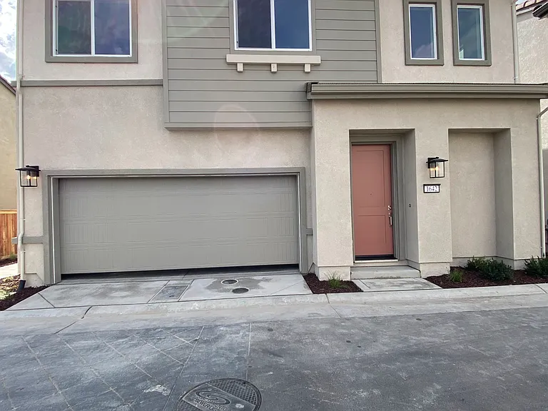 1642 Chanticleer Ln — Photo 1