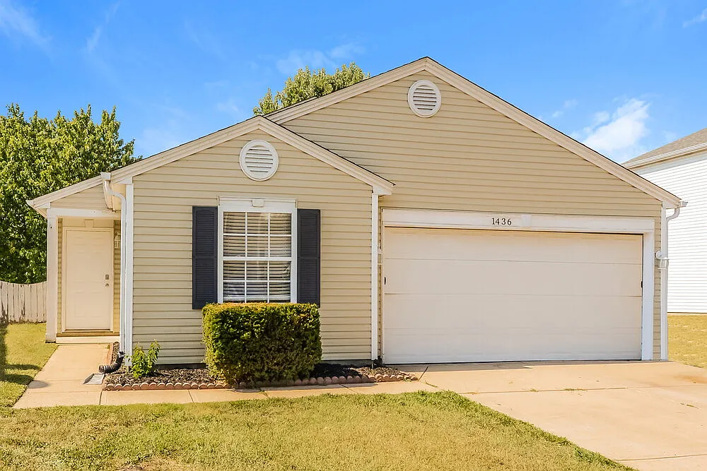 3 bed, 2.0 bath, 1224 sqft, $2,260 — Photo 1