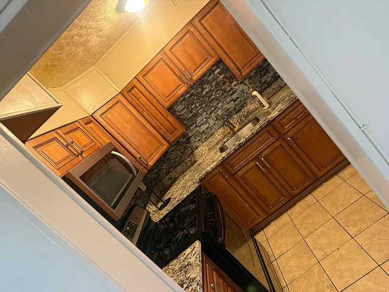 231 Southeastern Ct — Photo 2