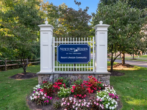 1237 Brookside Court #1237, Newtown, CT 06470