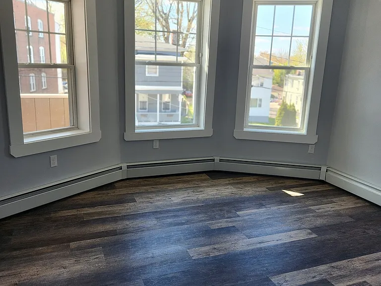 20 Hamilton St #2W — Photo 9