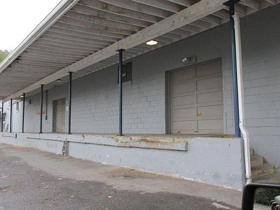 4th image of 925 Ewart Ave