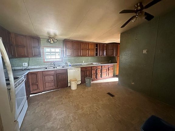 2nd image of 1290 Oxford Dr