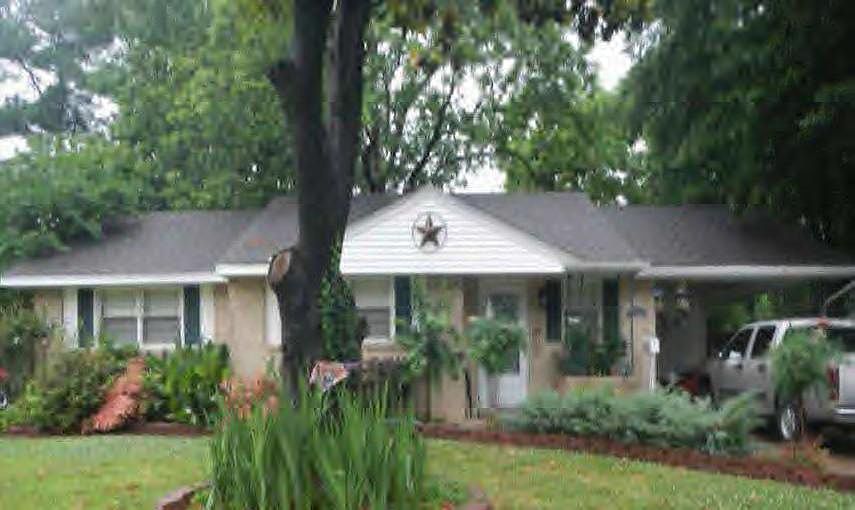 2nd image of 1406 Clover Ln