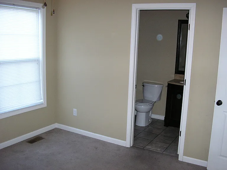 210 Crow Ave #B — Photo 11