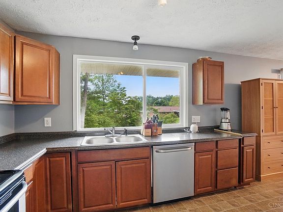4th image of 405 Huntley Ct
