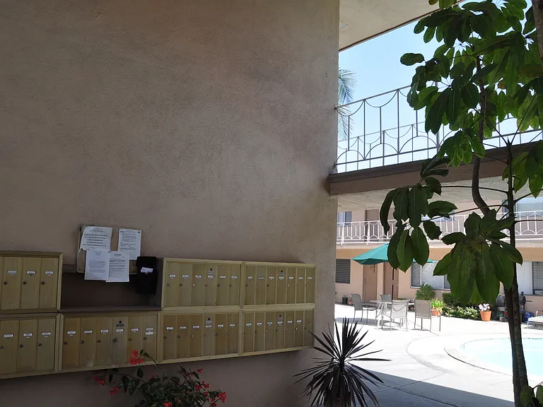 Royal Palms Apartments — Photo 17