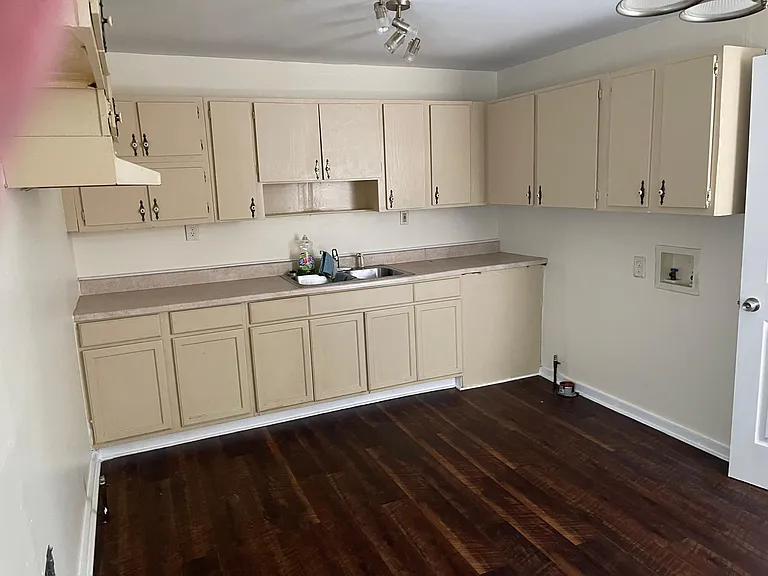 217 N 23rd St — Photo 3
