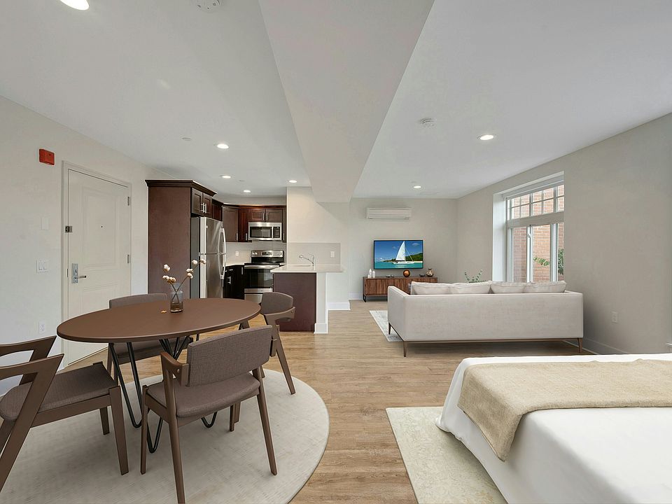 STUDIO - VIRTUALLY STAGED