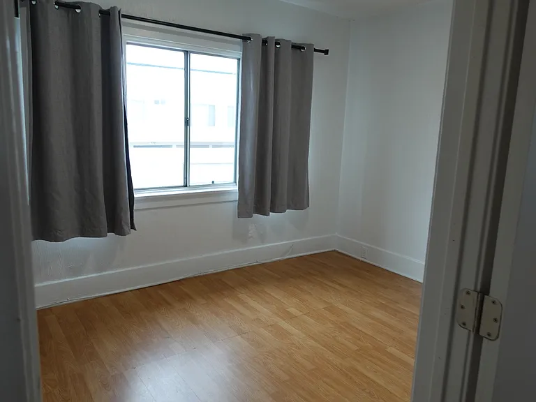 2048 E 3rd St #2048 — Photo 32