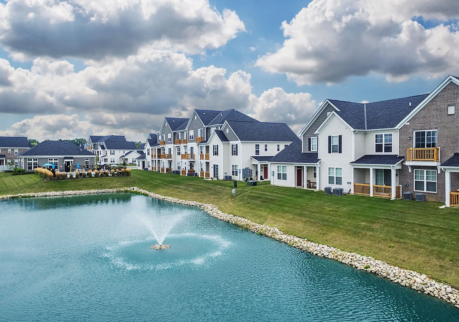 Avery Pointe — Photo 2