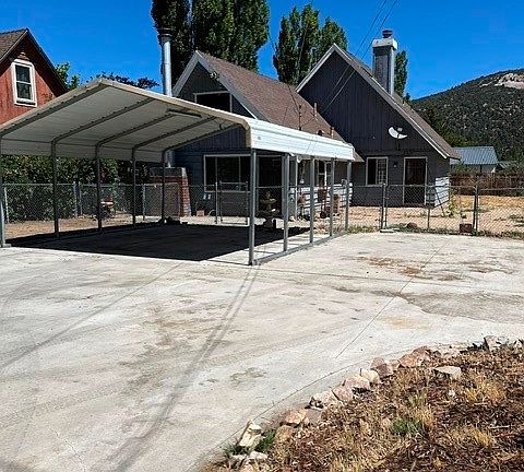 2nd image of 213 E Mountain View Blvd