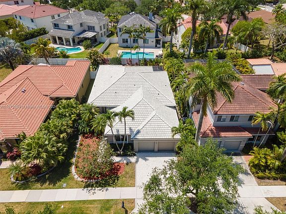 3rd image of 1210 Camellia Cir