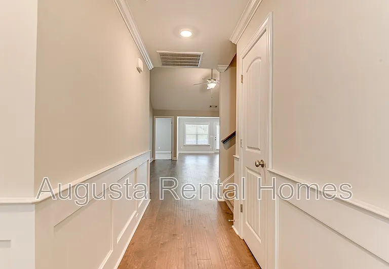 907 Linsmore Ave — Photo 8