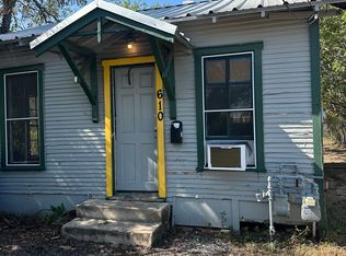 610 S Guadalupe St, Seguin, TX 78155
