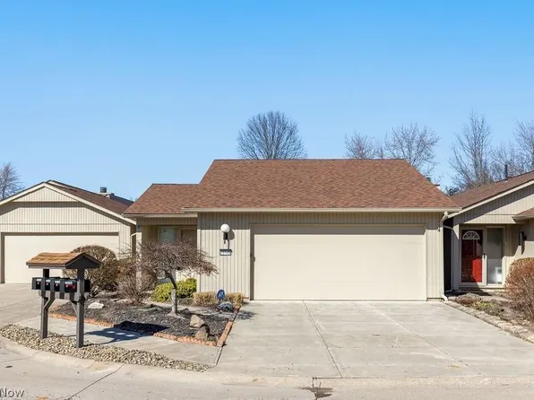 22146 Meadownorth Ct, Strongsville, OH 44149