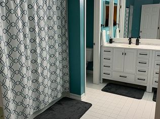 611 Wintergreen Cir, Naperville, IL