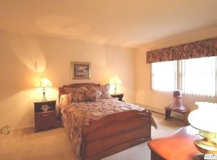 36 Timber Ridge Dr, Commack, NY 11725