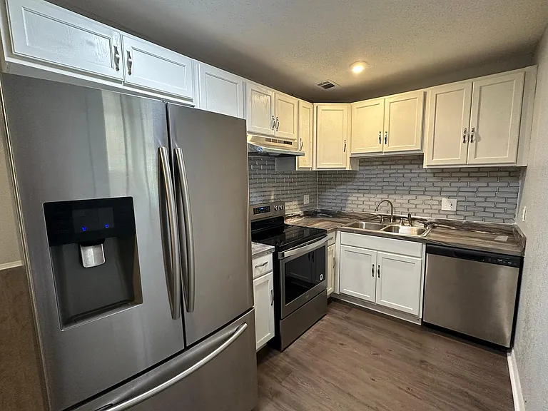 104 Aquamarine Ave — Photo 3