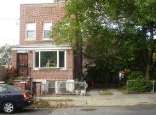 5554 64th St, Maspeth, NY 11378
