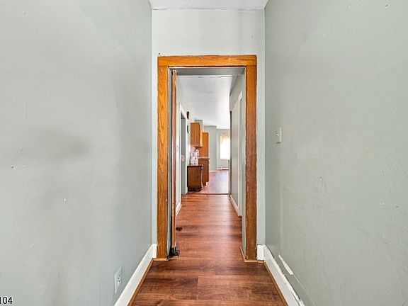 5th image of 385 Mason Ave