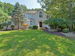 6 Robin Ct, Manalapan, NJ