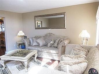 4th image of 30 Country Side Ct