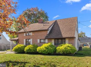 9226 Academy Rd, Philadelphia, PA 19114