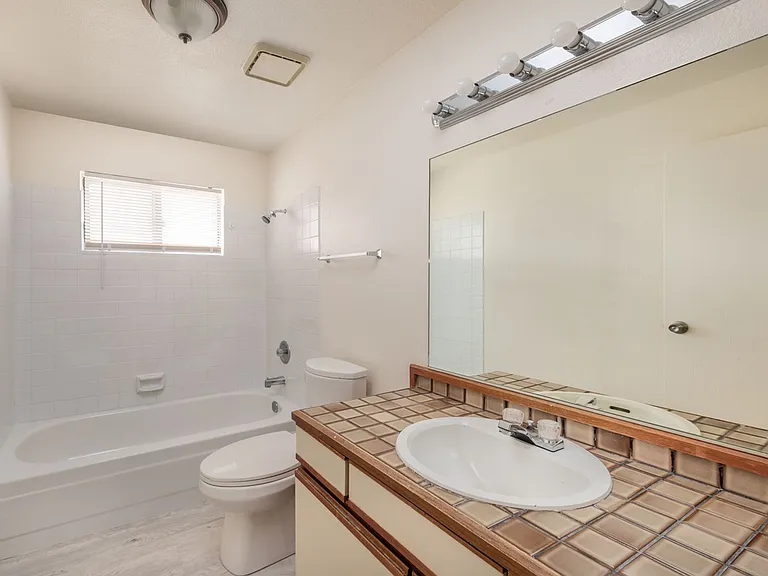 2080 Karen Ave #B63 — Photo 11