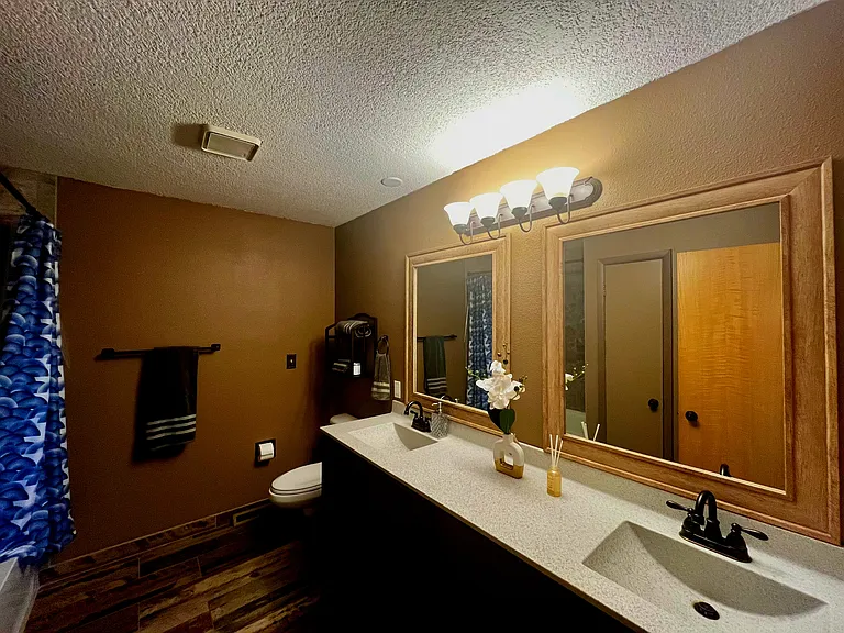 2750 Greenbriar Dr — Photo 20