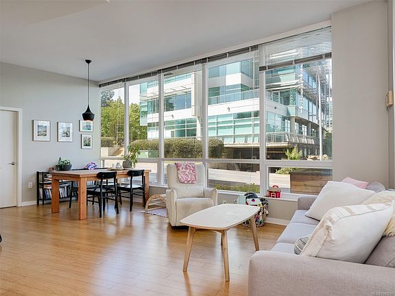5th image of 399 Tyee Rd #105