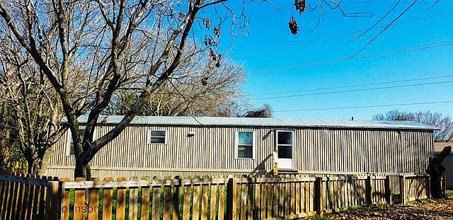 1st image of 416 Greenfield Dr