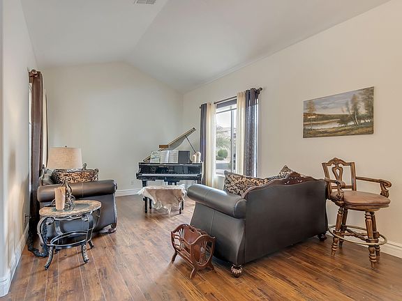 4th image of 645 E Indian Wells Pl