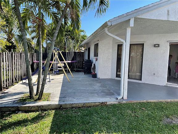 4th image of 1231 SW 112th Avenue