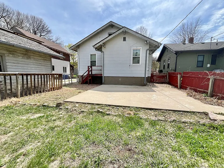1012 W 22nd St — Photo 30