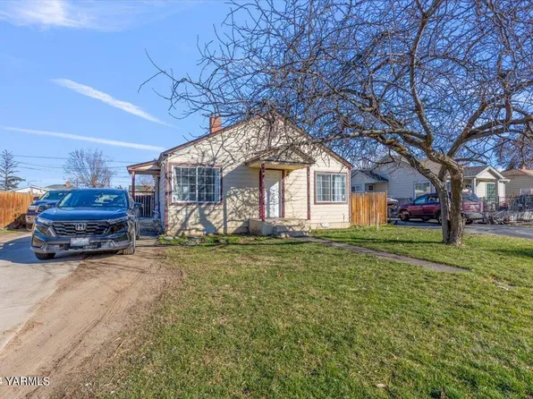 2711 4th St, Union Gap, WA 98903