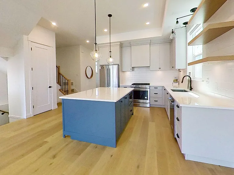 196XX 75th Ave — Photo 2