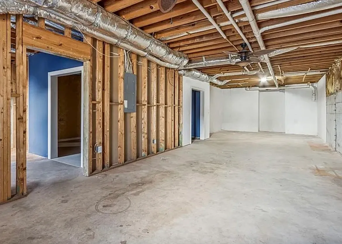 4 bed, 3400 sqft, $3,100 — Photo 3