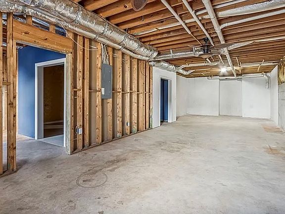 3rd image of 4645 Hamptons Dr