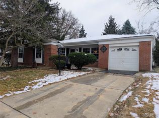 2590 Hackney Dr, Florissant, MO 63033