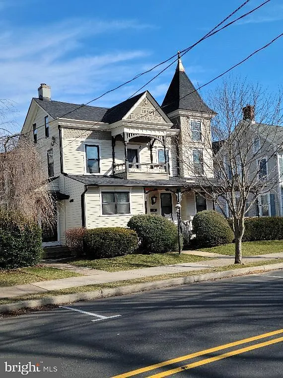 1 bed, 1.0 bath, $1,750 — Photo 2