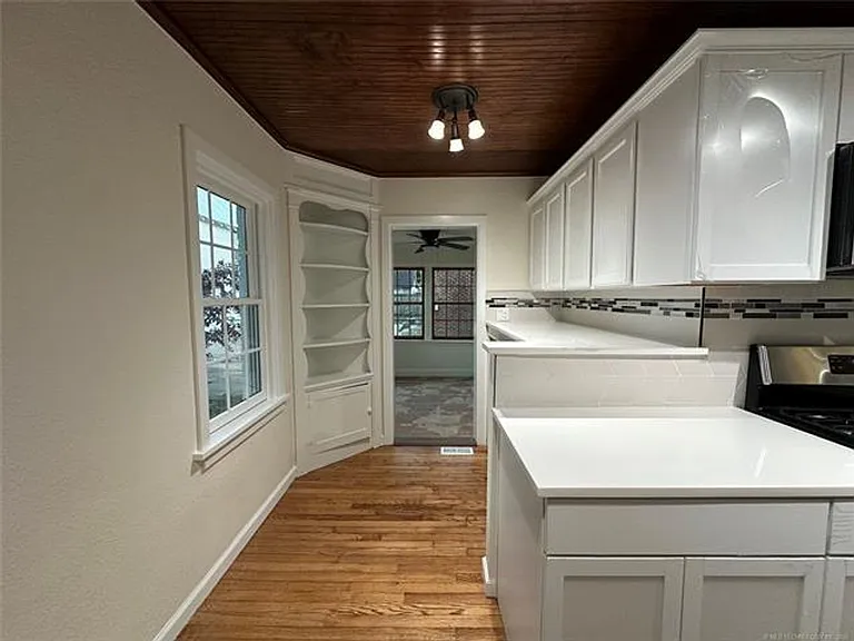 1235 S Gary Pl — Photo 11