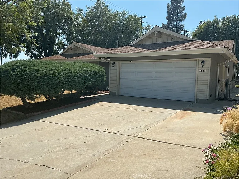 6585 Shannon Rd — Photo 3